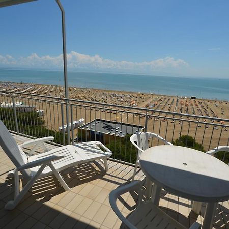 Апартаменти Lignano Sabbiadoro Sea Front Екстер'єр фото