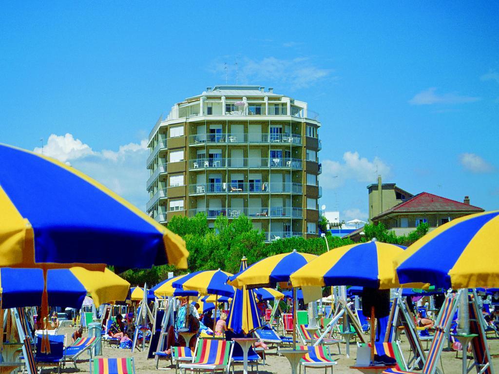 Апартаменти Lignano Sabbiadoro Sea Front Екстер'єр фото