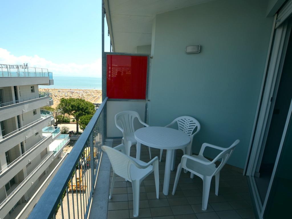 Апартаменти Lignano Sabbiadoro Sea Front Екстер'єр фото