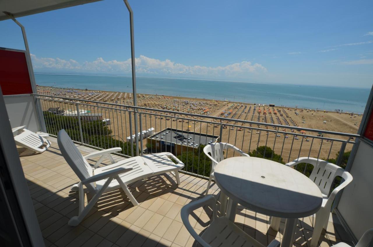 Апартаменти Lignano Sabbiadoro Sea Front Екстер'єр фото
